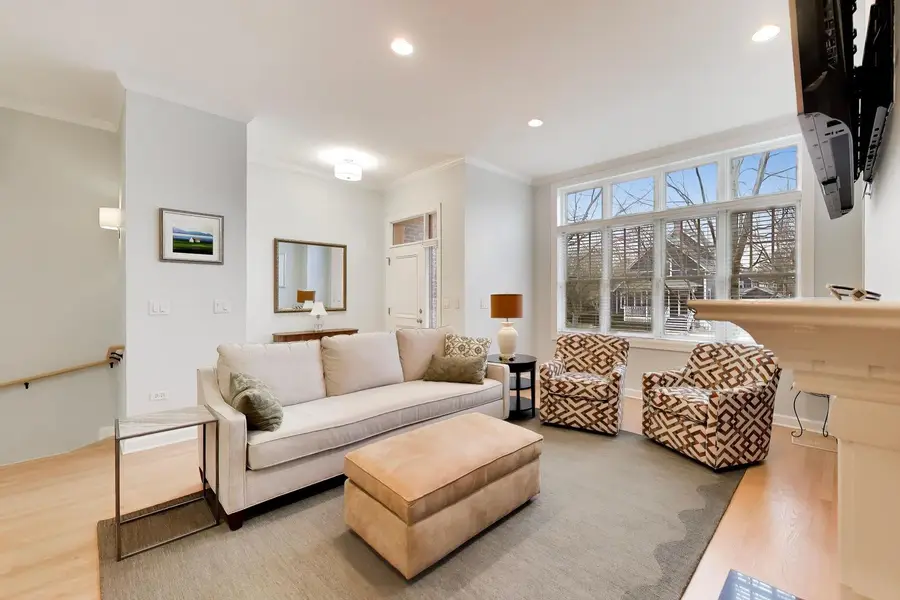 207 S Evergreen Avenue, Arlington Heights, IL 60005 - #3