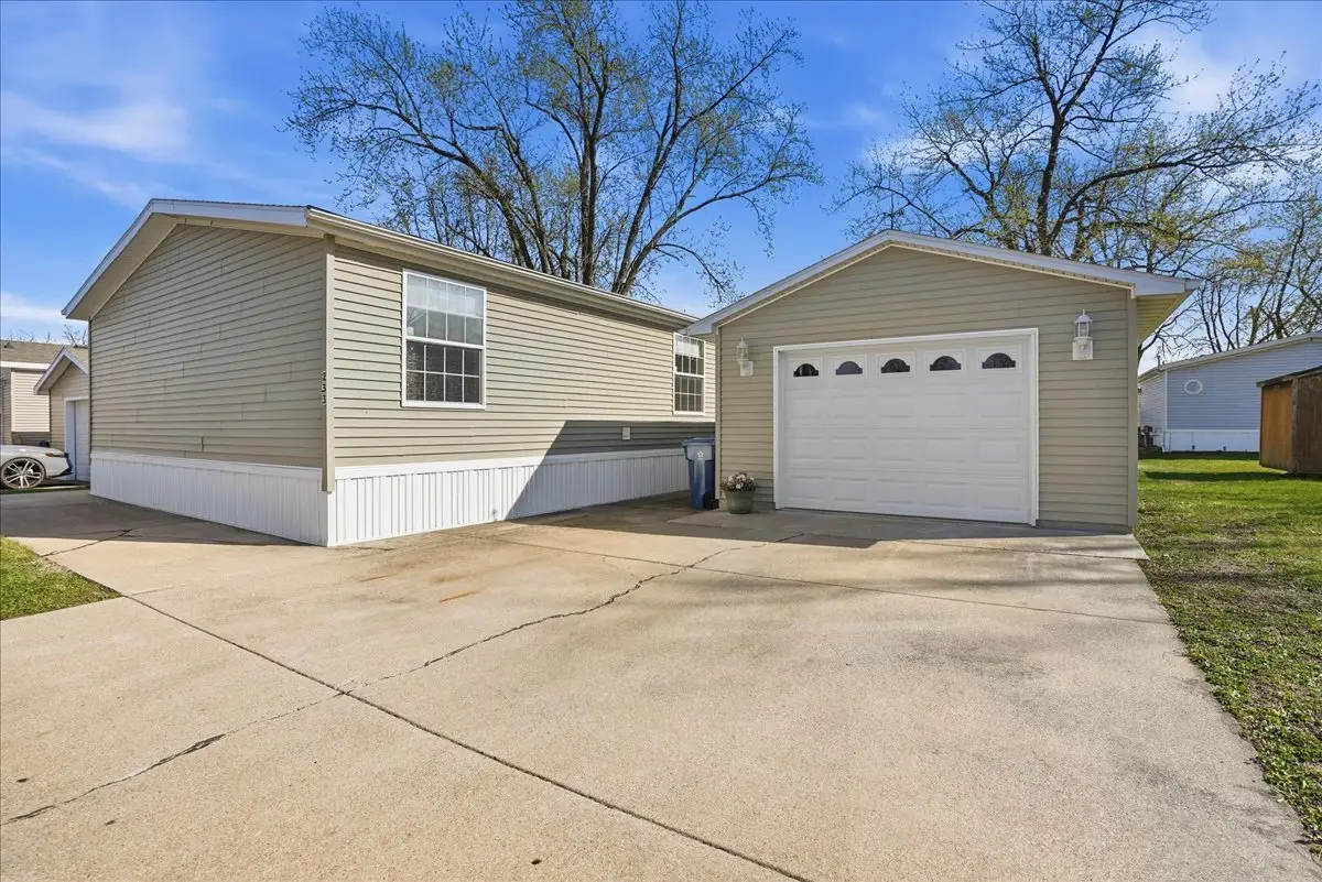 233 Avenue E Street, Bloomington, IL 61704 - #1