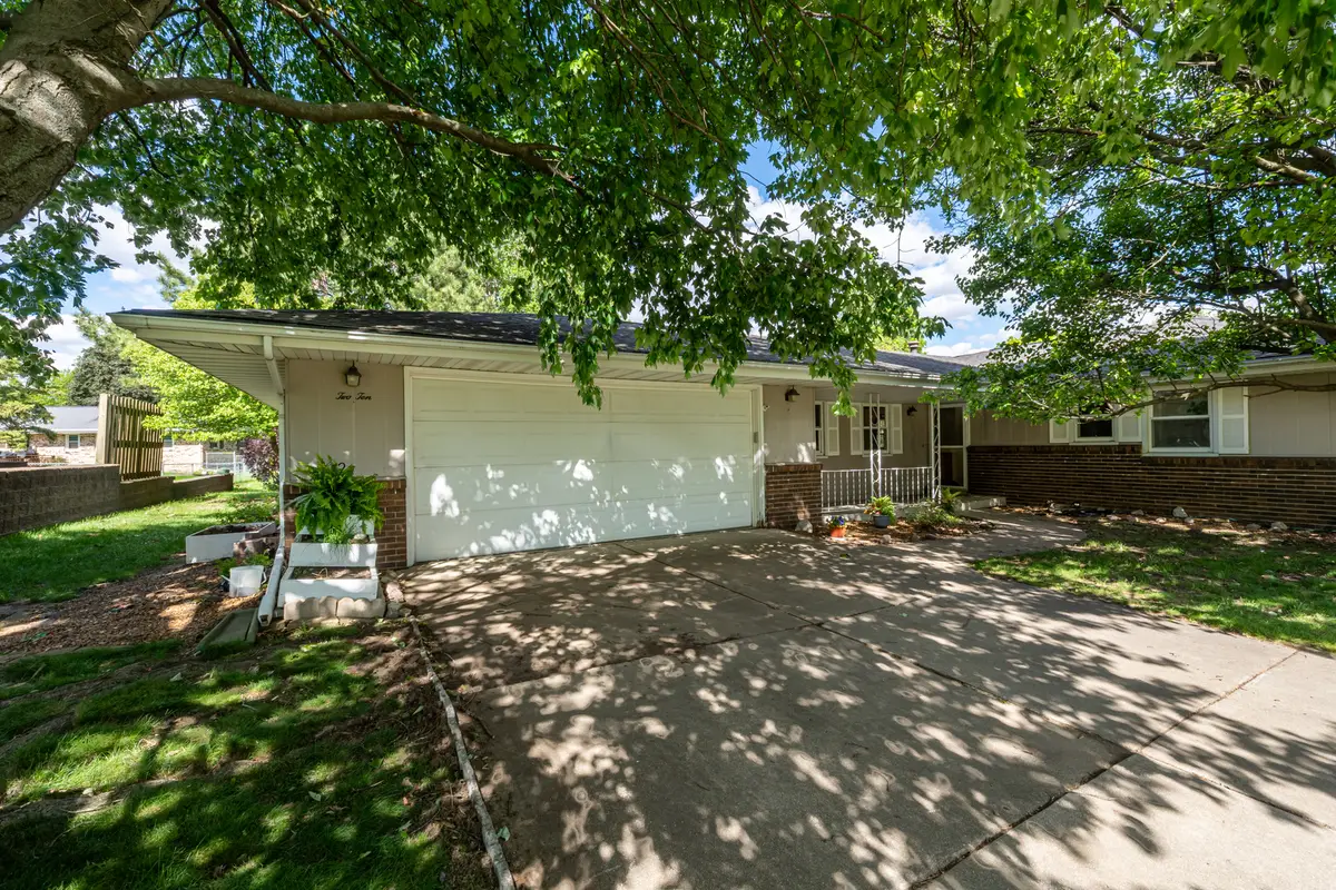 210 Riss Drive, Normal, IL 61761 - #1