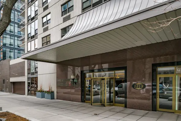 1313 N Ritchie Court #1005, Chicago, IL 60610