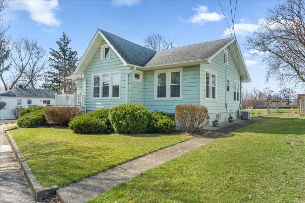 140 S Oriole Trail, Crystal Lake, IL 60014