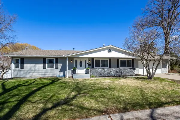 6 Sunset Circle, Bettendorf, IA 52722