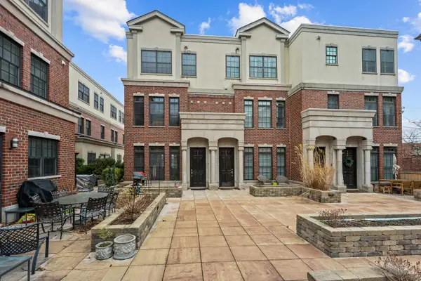 855 Laurel Avenue, Highland Park, IL 60035