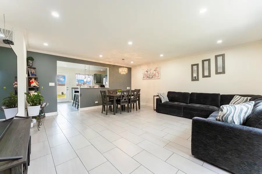 216 W Jeffery Avenue, Wheeling, IL 60090 - #3