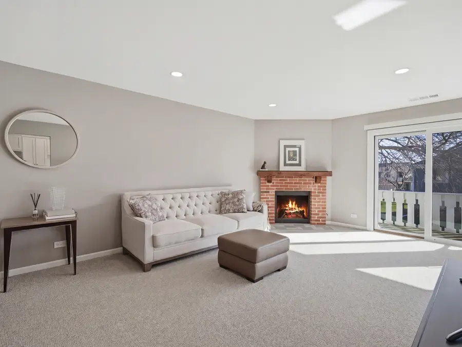 549 Williamsburg Court #B2, Wheeling, IL 60090 - #3