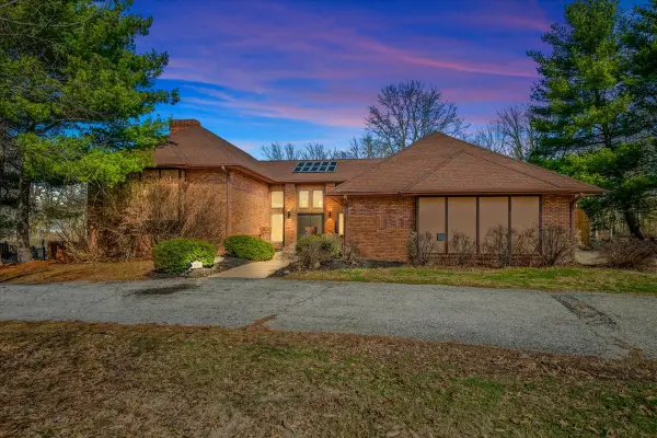 2551 E Lake Shore Drive, Springfield, IL 62712