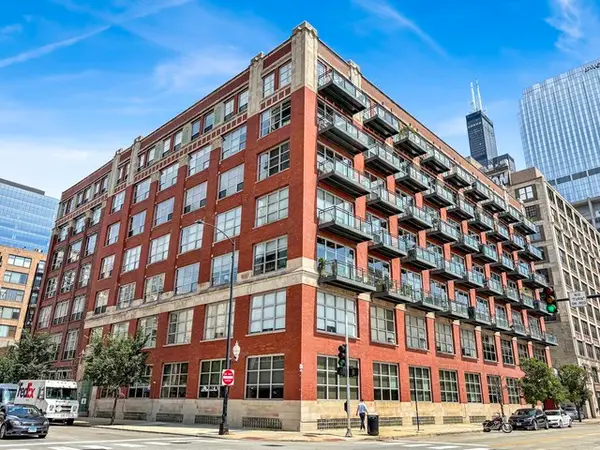333 S Desplaines Street #302, Chicago, IL 60661