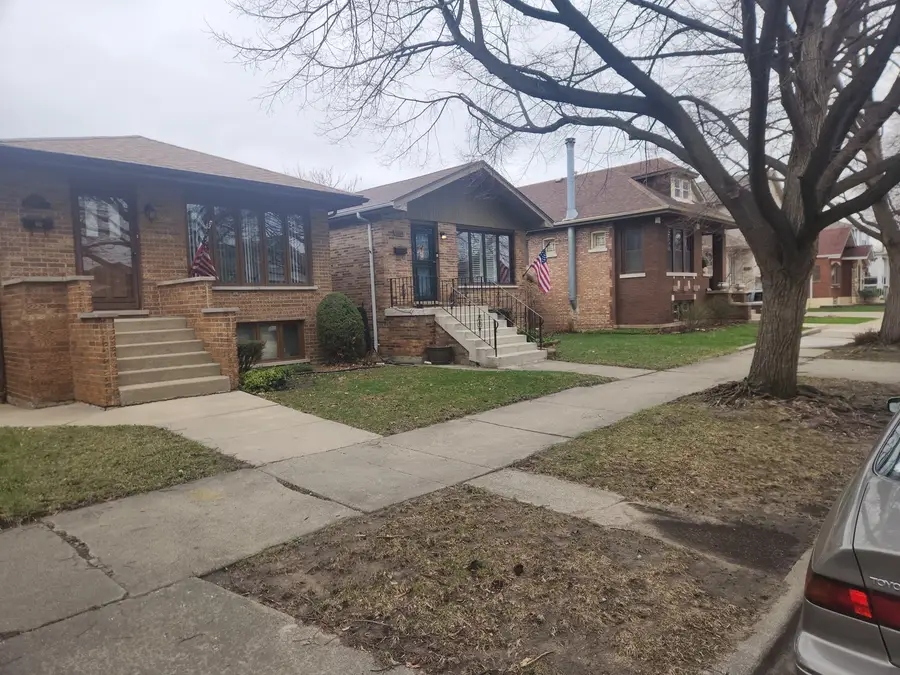 11134 S Sawyer Avenue, Chicago, IL 60655 - #2