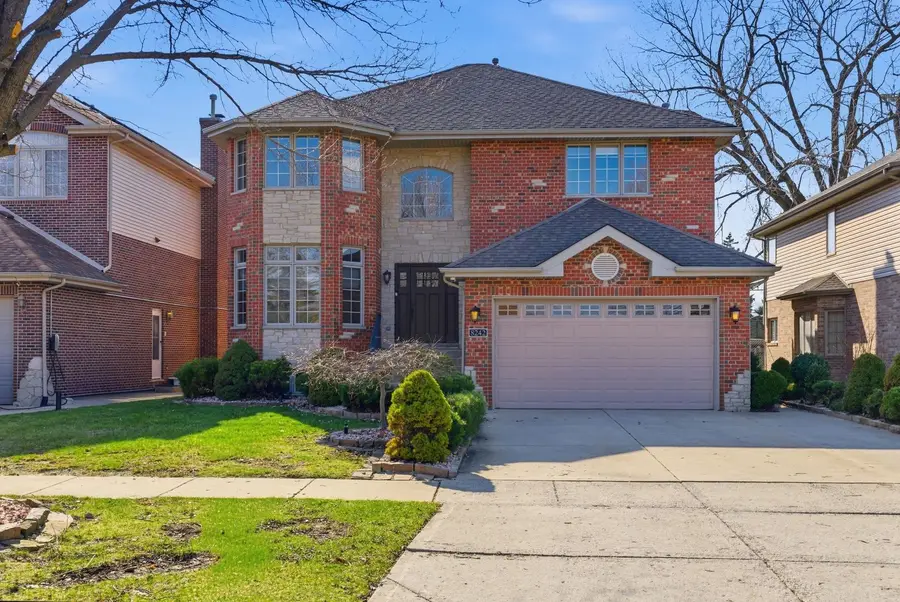 8242 Latrobe Avenue, Burbank, IL 60459 - #2