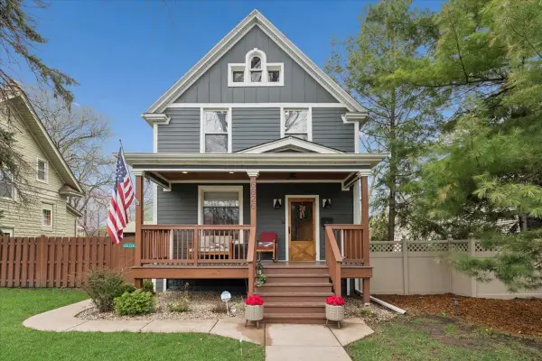 6826 N Osceola Avenue, Chicago, IL 60631