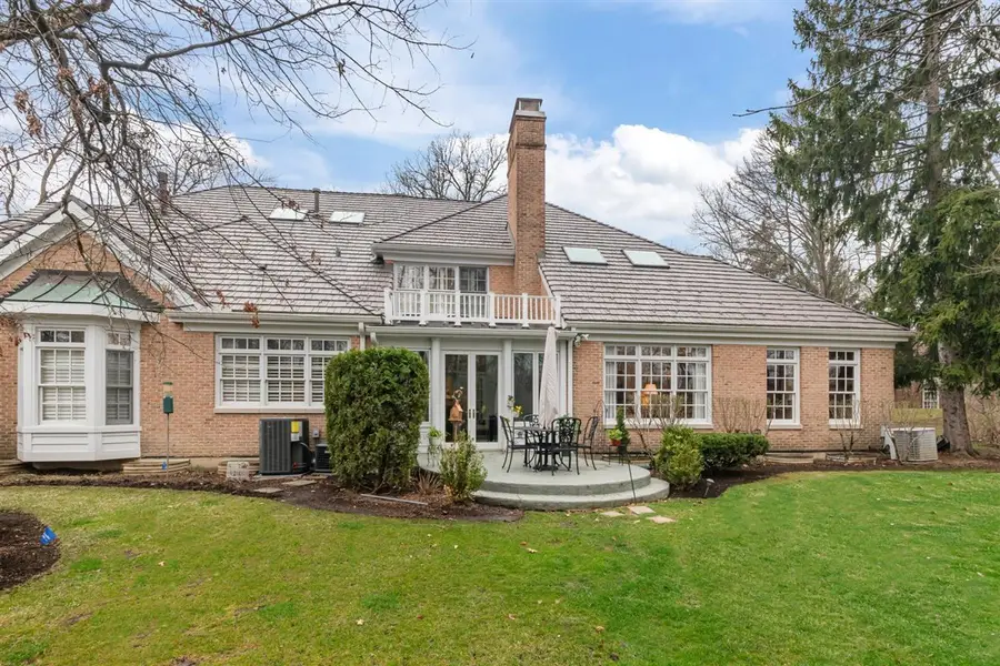 852 Gloucester Xing, Lake Forest, IL 60045 - #3