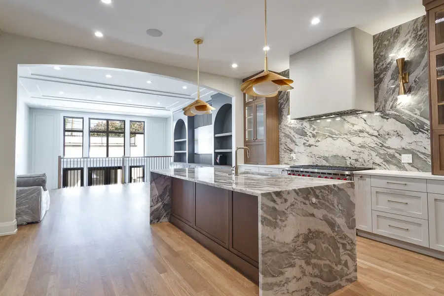 2042 W Berteau Avenue, Chicago, IL 60618 - #2