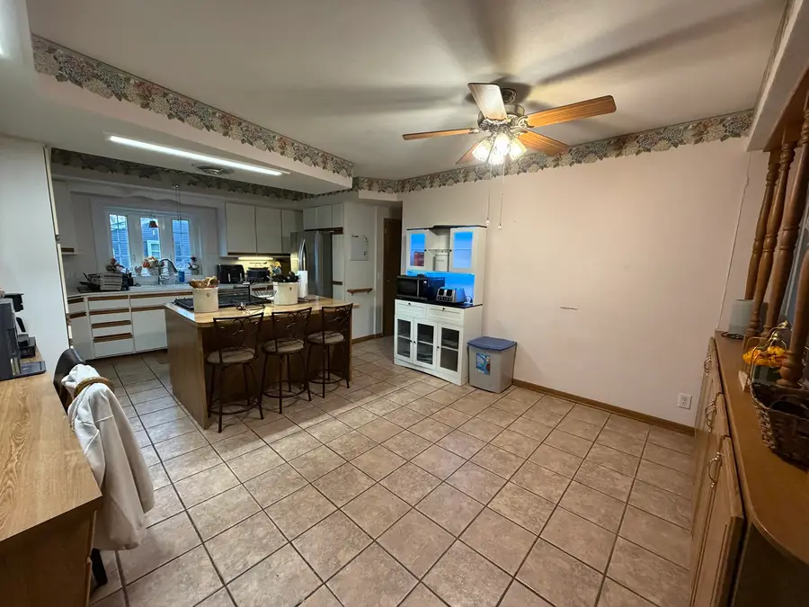 4019 5th Street, East Moline, IL 61244 - #3