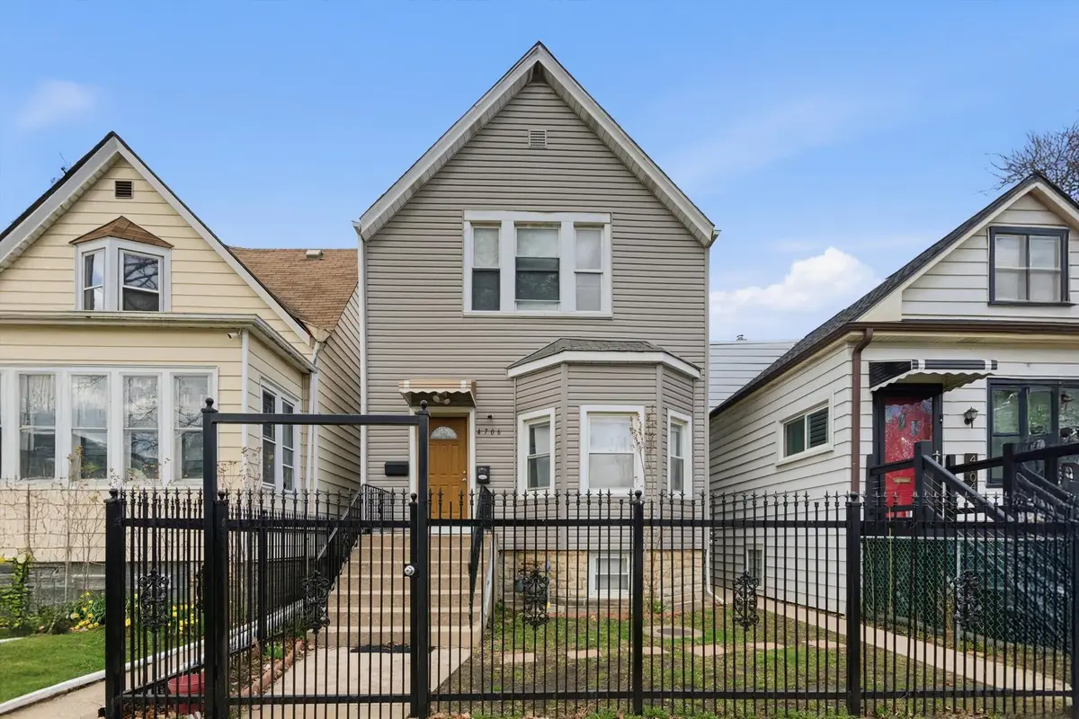 4706 W Berenice Avenue, Chicago, IL 60641 - #1
