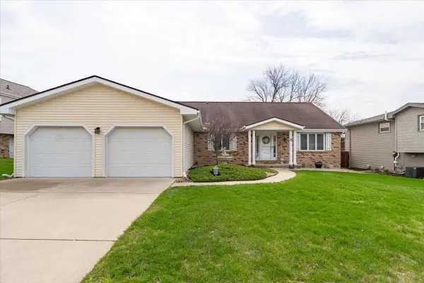 5 Devon Road, Bloomington, IL 61704