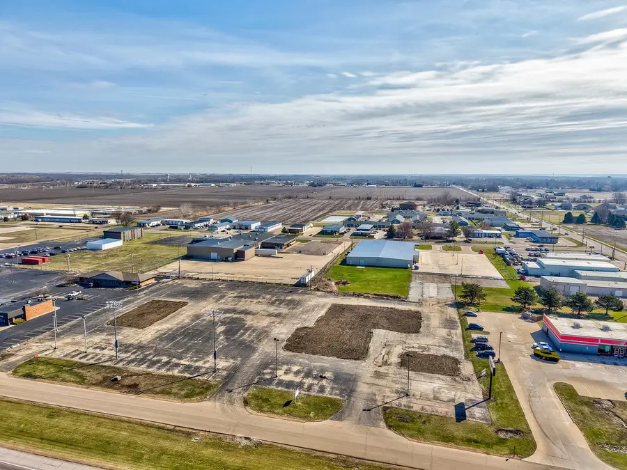 3705 Frontage Road, Peru, IL 61354 - #2