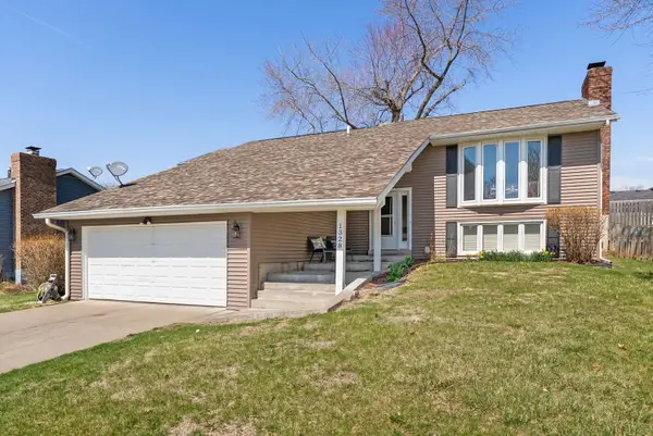 1328 W 47th Court, Davenport, IA 52806