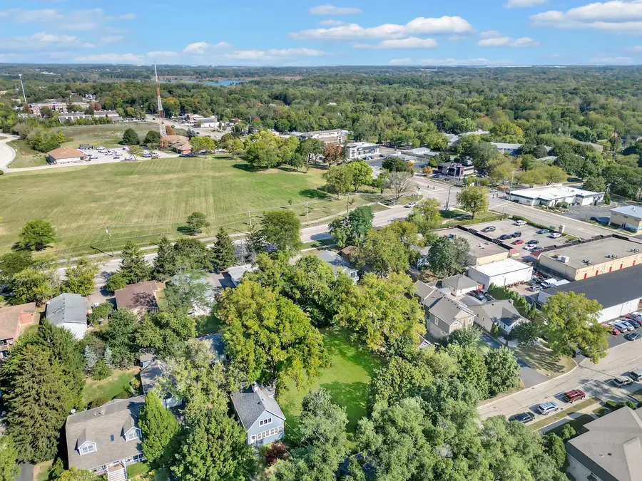 212 W Ellis Avenue, Libertyville, IL 60048 - #3