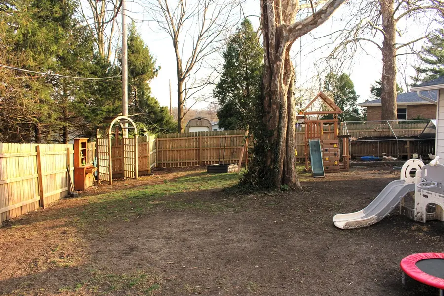 8 Edgelea Circle, Clinton, IL 61727 - #3