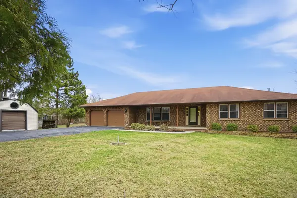 38679 N Pine Grove Avenue, Wadsworth, IL 60083