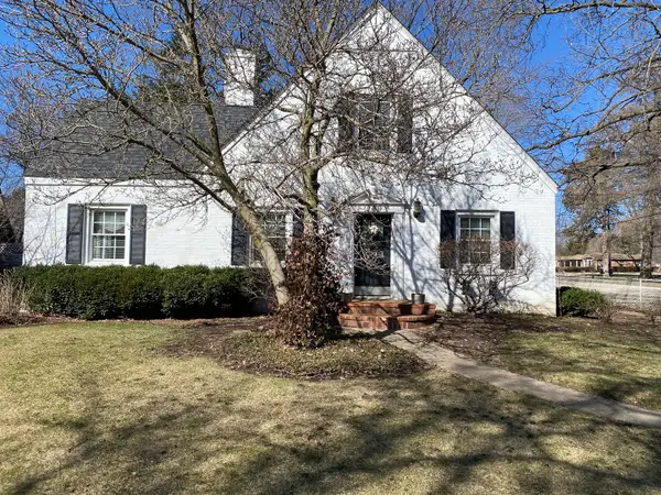 240 S Mchenry Avenue, Crystal Lake, IL 60014