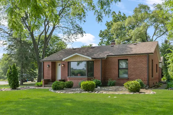 1029 Elmwood Avenue, Deerfield, IL 60015