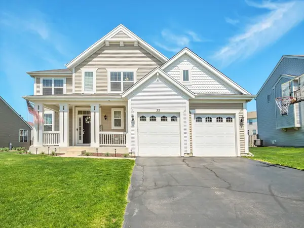 32 Catamaran Circle, Pingree Grove, IL 60140