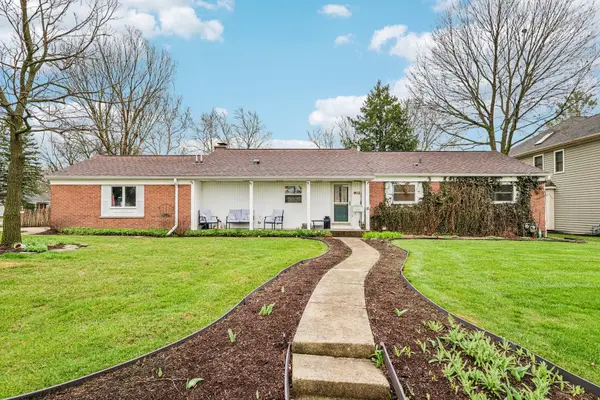 902 Arbor Court, Wheaton, IL 60189