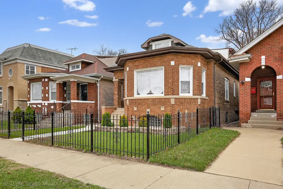 8132 S Paxton Avenue, Chicago, IL 60617 - #3