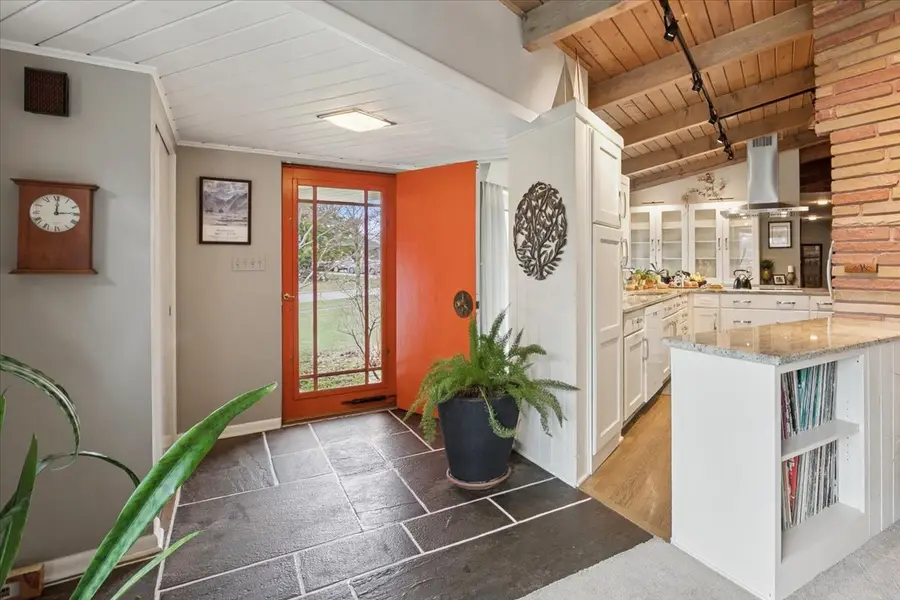 214 Hancock Avenue, Lake Bluff, IL 60044 - #2