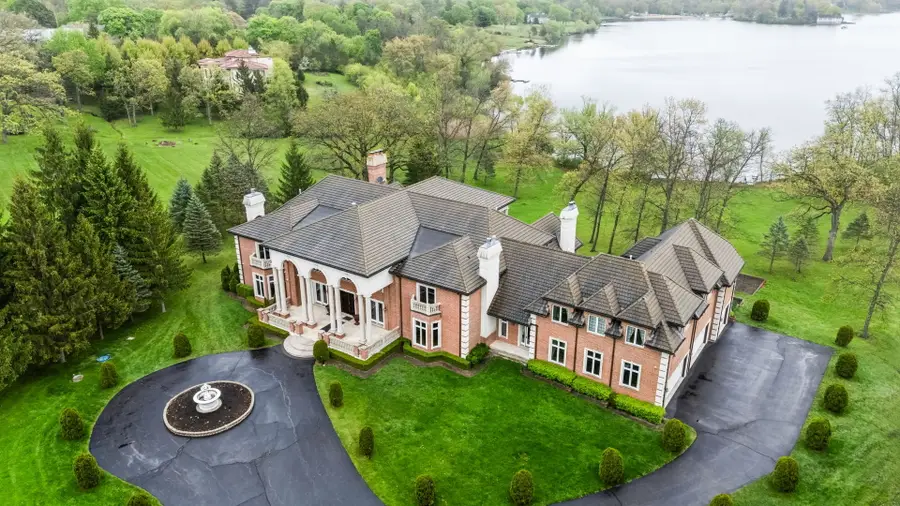 27147 N Chevy Chase Road, Mundelein, IL 60060 - #2