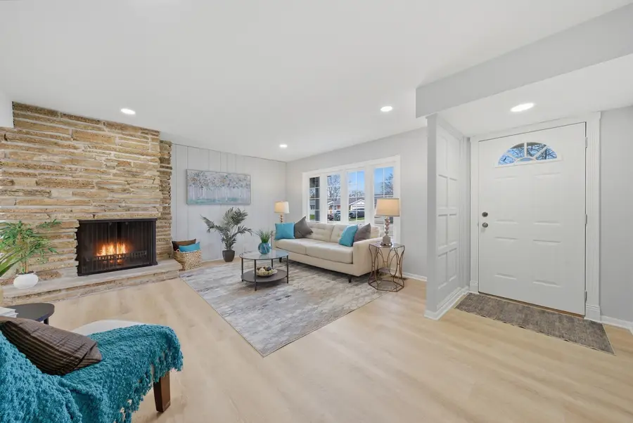 593 Bristol Lane, Elk Grove Village, IL 60007 - #2