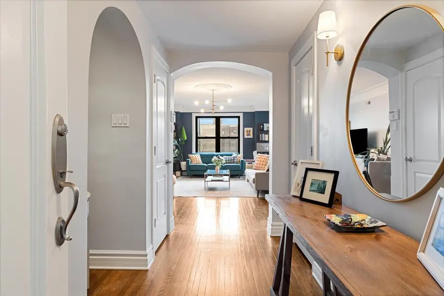 433 W Briar Place #6B, Chicago, IL 60657 - #2