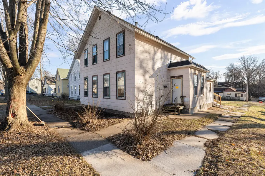 1527 W 6th Street, Davenport, IA 52802 - #2