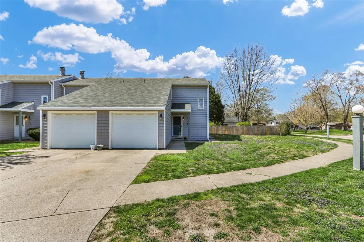 1937 Blackthorn Drive #1937, Champaign, IL 61821 - #1