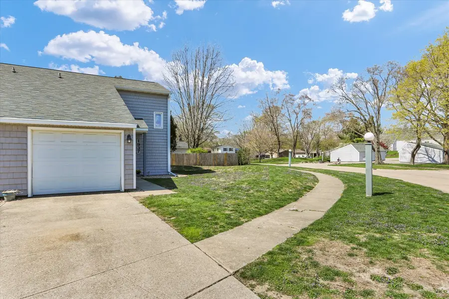 1937 Blackthorn Drive #1937, Champaign, IL 61821 - #3