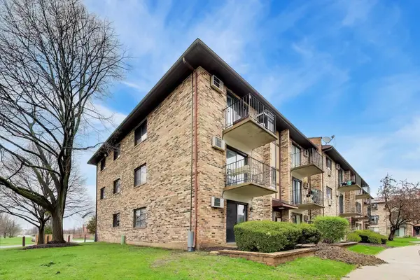 324 Klein Creek Court #A, Carol Stream, IL 60188