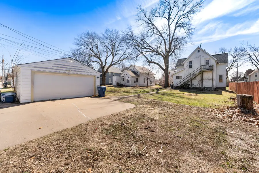 1128 W 14th Street, Davenport, IA 52804 - #3