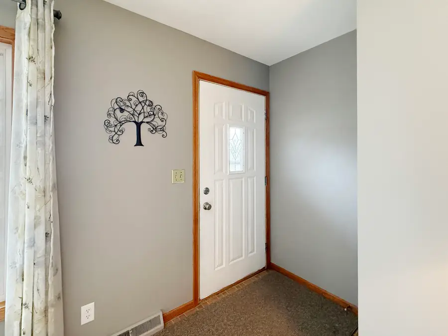 1618 Pine Trail, Sycamore, IL 60178 - #3