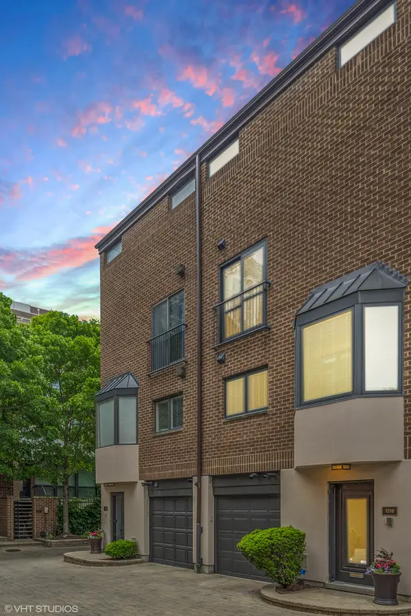 1318 N Sutton Place, Chicago, IL 60610