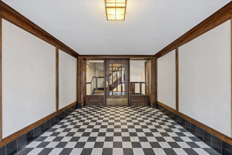 5802 S Blackstone Avenue #1, Chicago, IL 60637 - #3