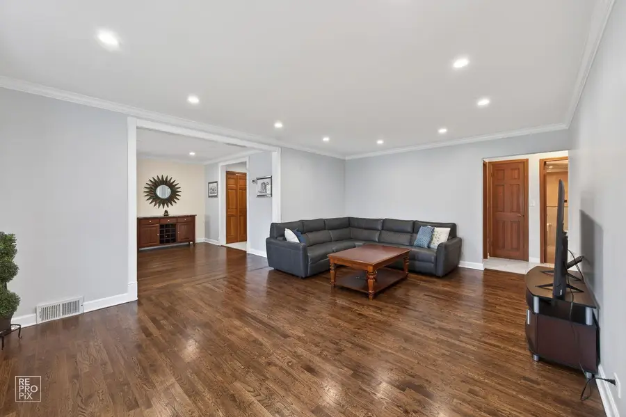 221 E Grantley Avenue, Elmhurst, IL 60126 - #3