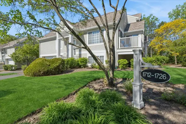 1720 Sienna Court, Wheeling, IL 60090
