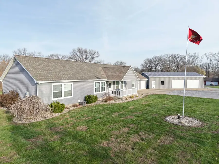 513 N 10th Street, Benton, IL 62812 - #3