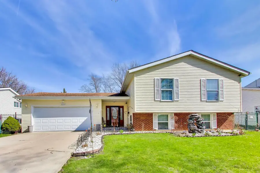 2215 S Bradford Drive, Wheaton, IL 60189 - #2