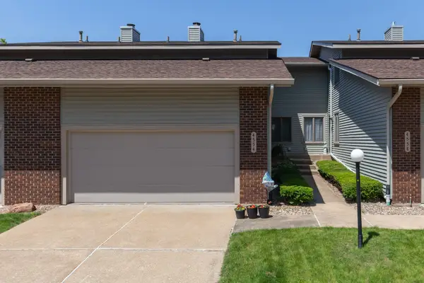 4554 Bunker Hill Drive, Bettendorf, IA 52722
