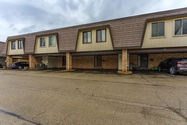 11 Cour Caravelle #11, Palos Hills, IL 60465