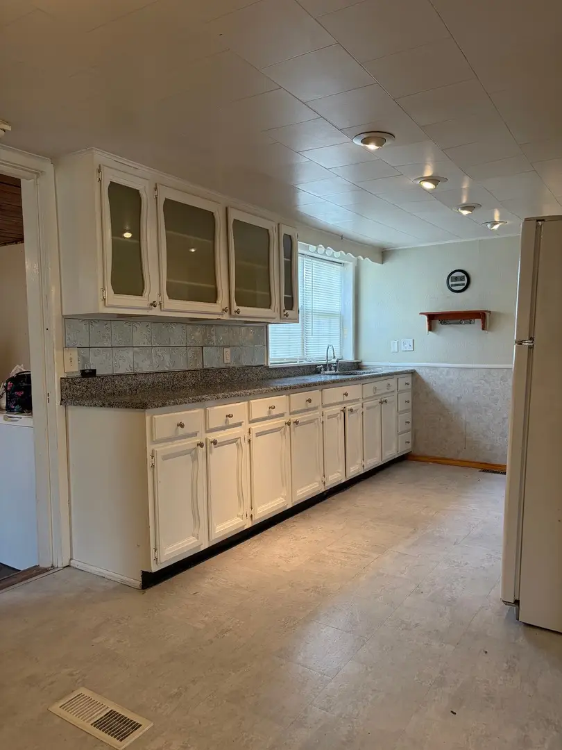 905 E North Street, Pontiac, IL 61764 - #3