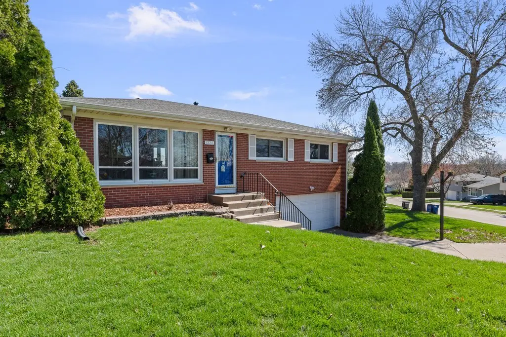 1325 Hillside Drive, Bettendorf, IA 52722 - #1