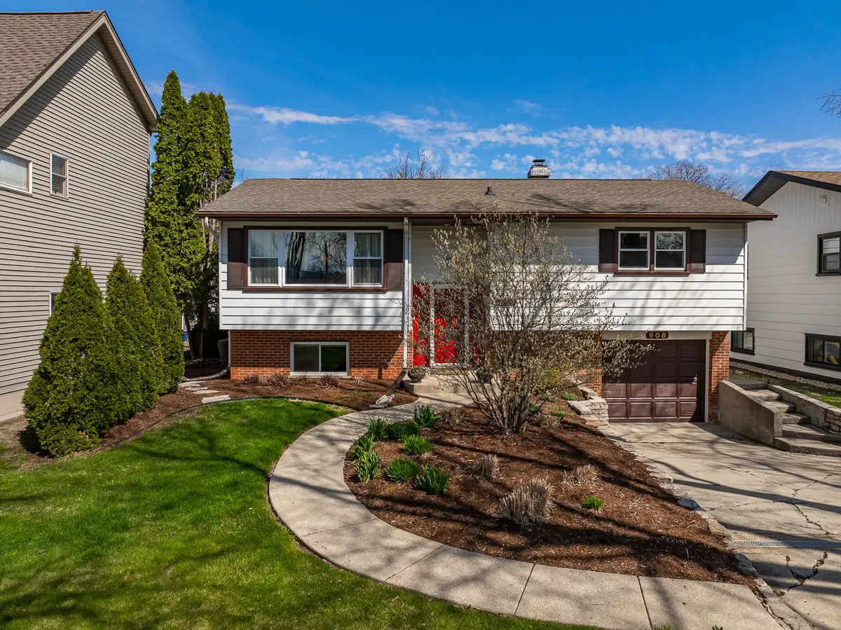 908 40th Street, Downers Grove, IL 60515 - #1